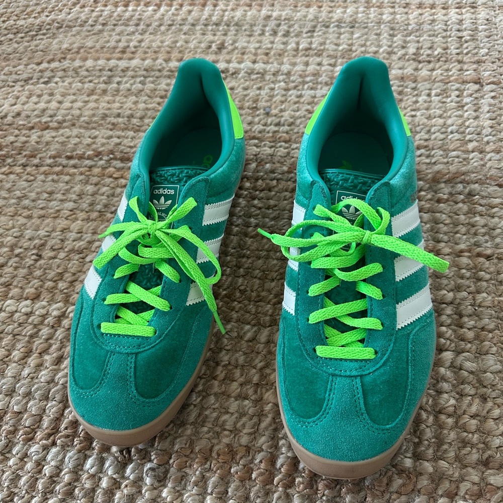 Adidas Women’s Gazelle Indoor Velvet Semi Court Green - 8.5